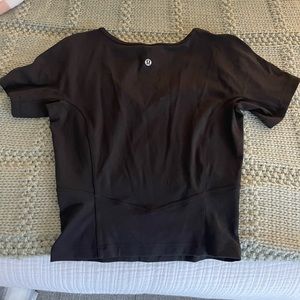 Lululemon cropped black shirt